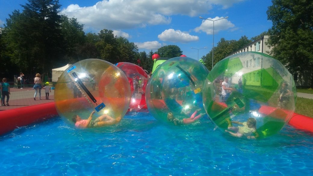 Dmuchańce, zjeżdżalnie, trampoliny, kule wodne