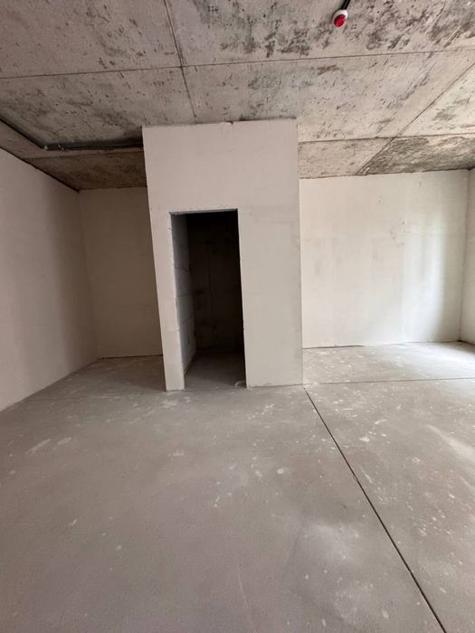 Продам коммерческое фасадное помещение 57 Жемчужина Таирово 1 этаж