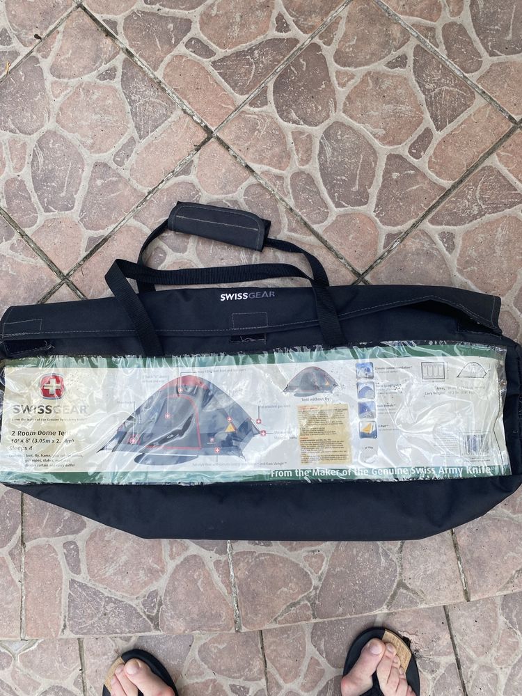 Używany namiot 4-osobowy firmy,,Swissgear,, dwupokojowy