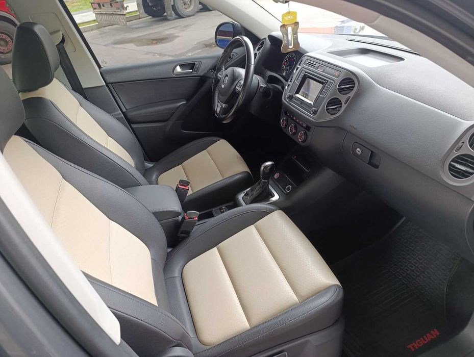 Volkswagen Tiguan 2016 року 2.0 л./бензин