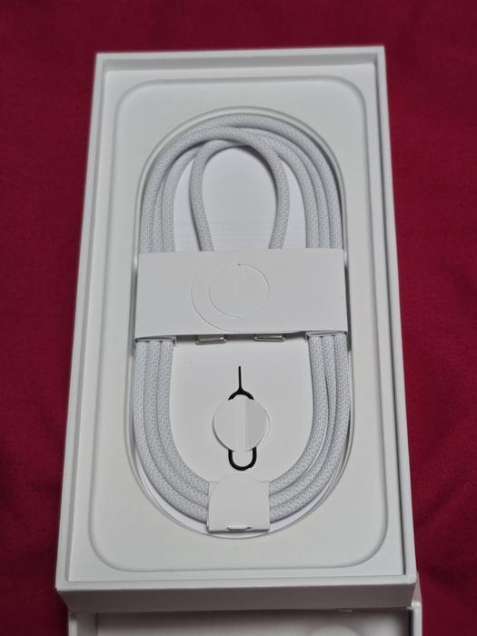 Nowy nieużywany Iphone 16e biały 128GB