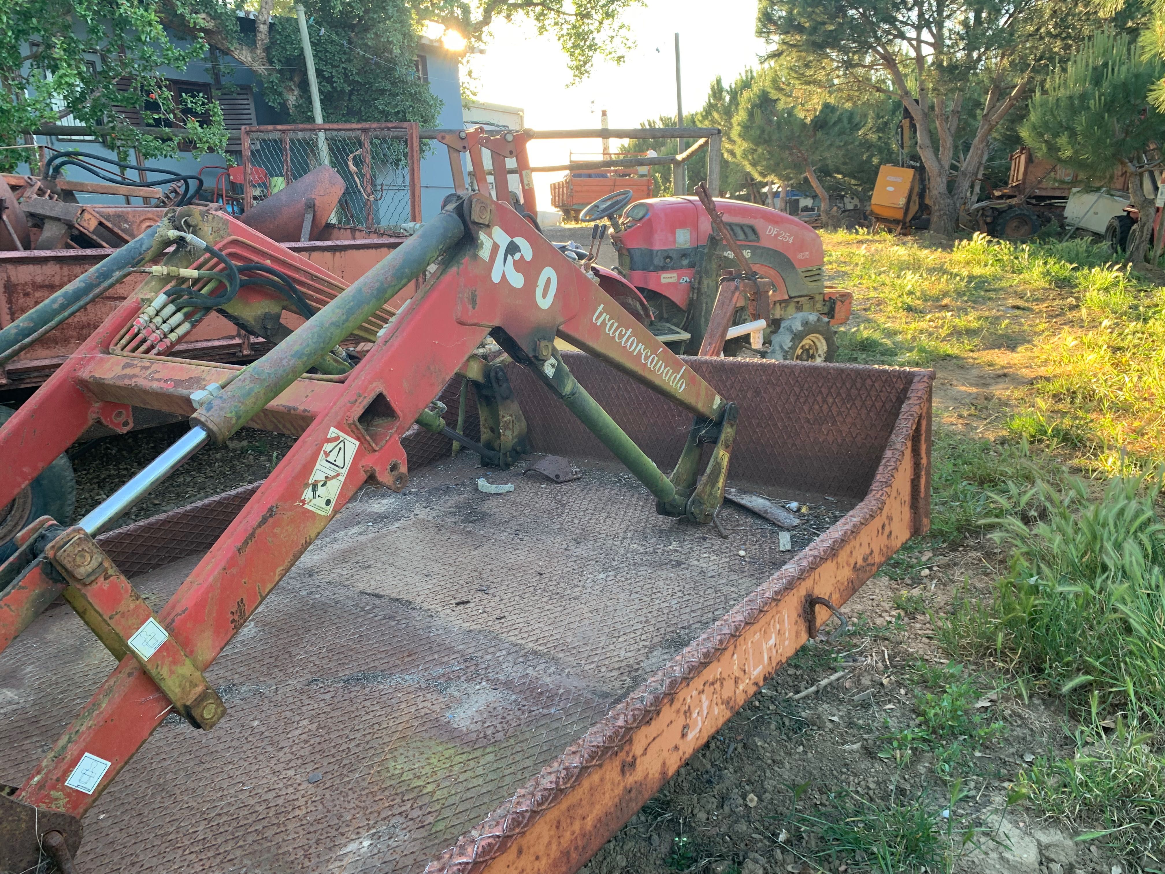 Tractor com carregador Mafra