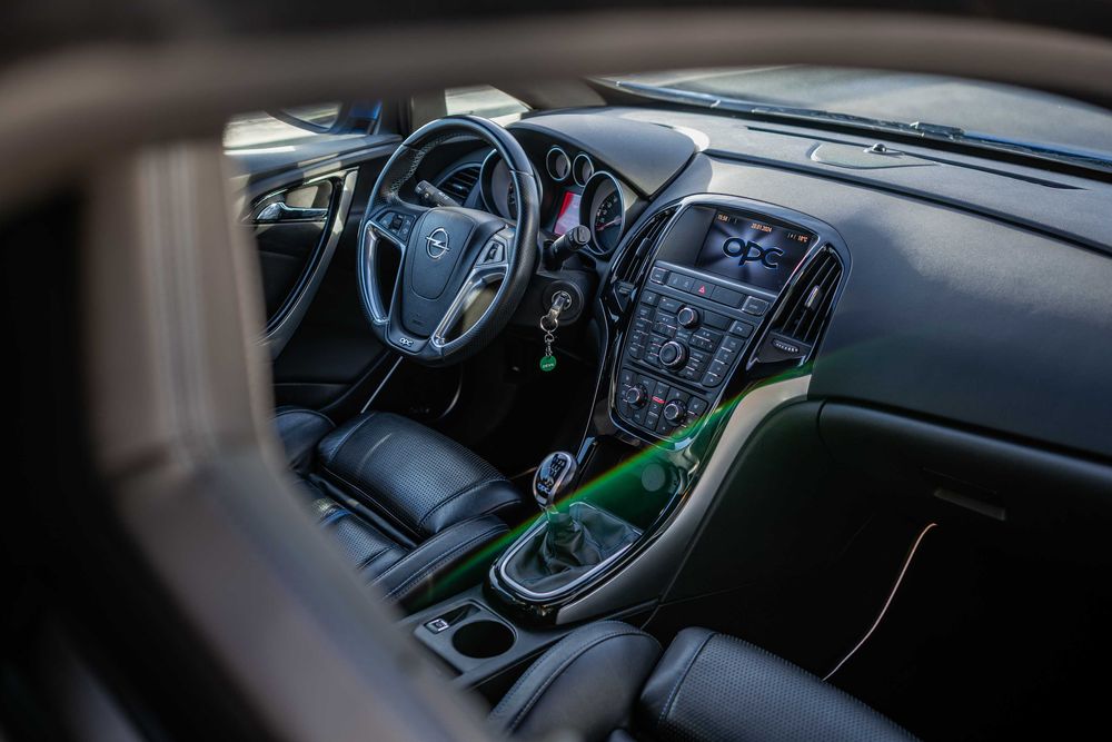Opel Astra GTC OPC 2.0 T
