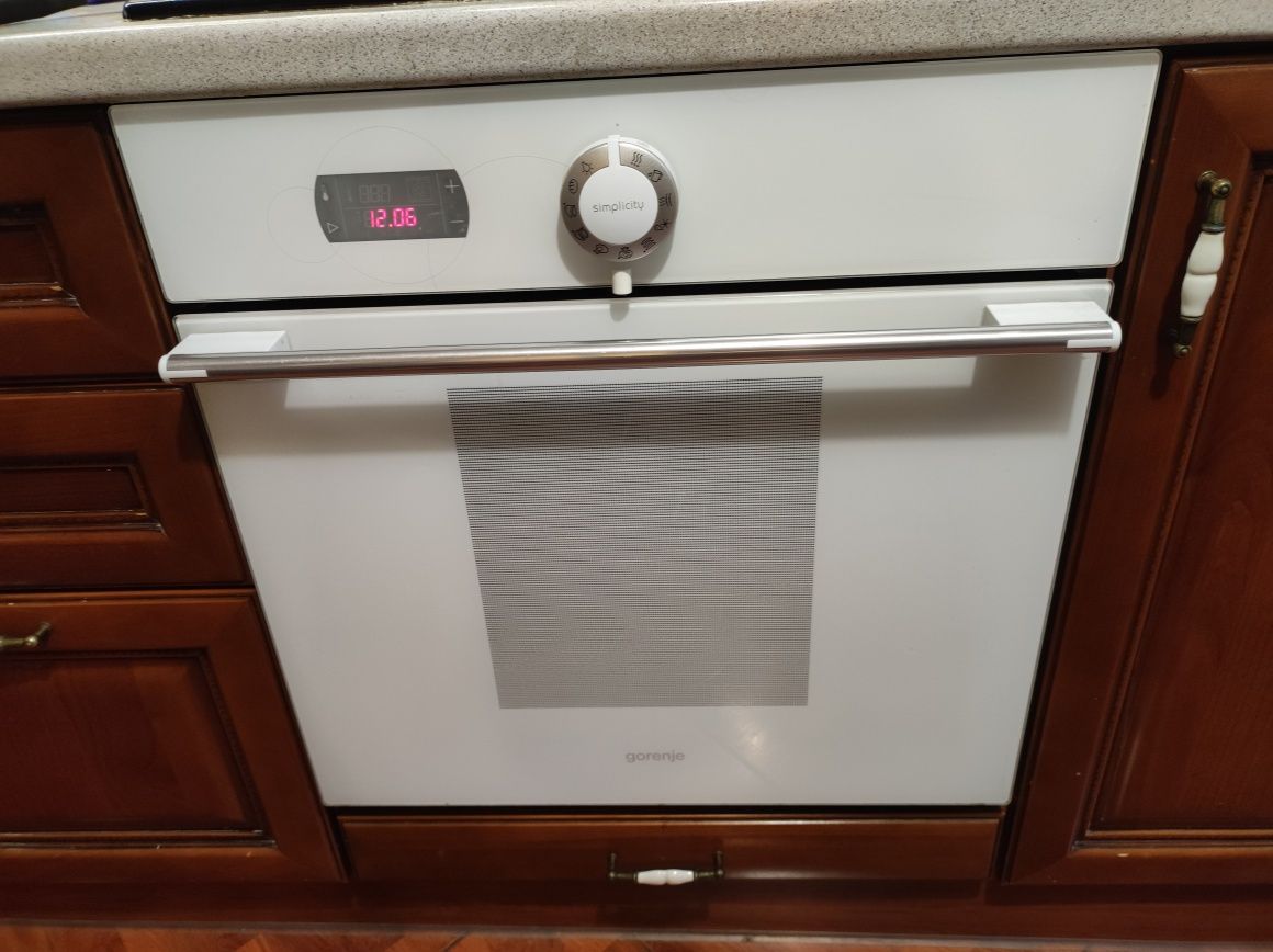 Духовка  Gorenje BO755SYW