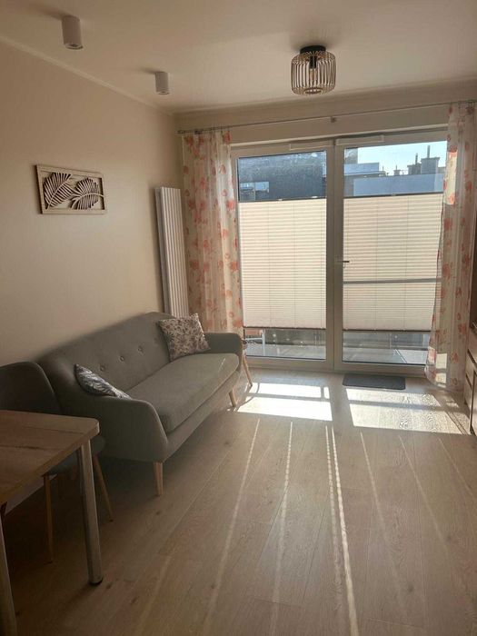 Ciche mieszkanie do wynajęcia, z garażem.