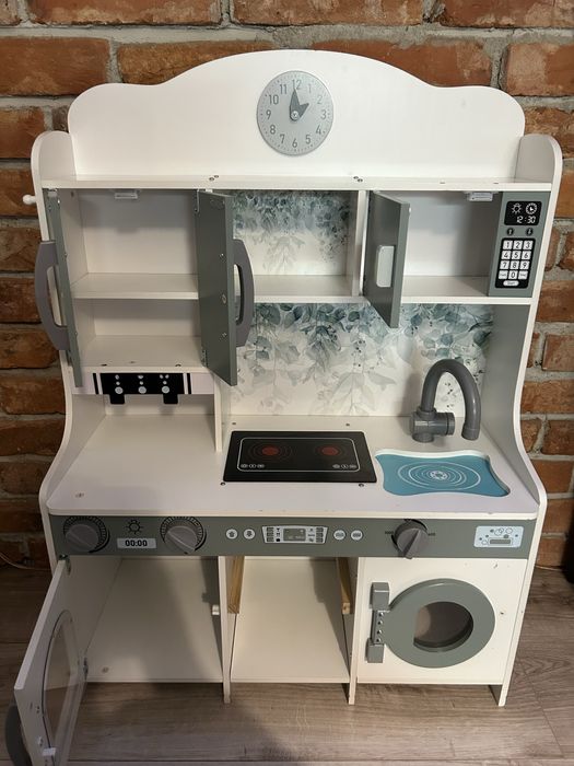 Drewniana kuchnia dla dzieci