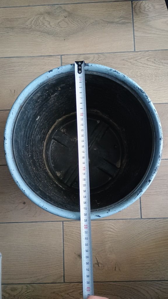Plastikowa duza osłona na donice ryflowana