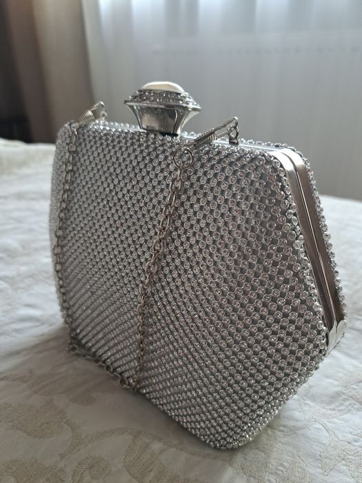 Elegancka torebka - srebrna metalowa