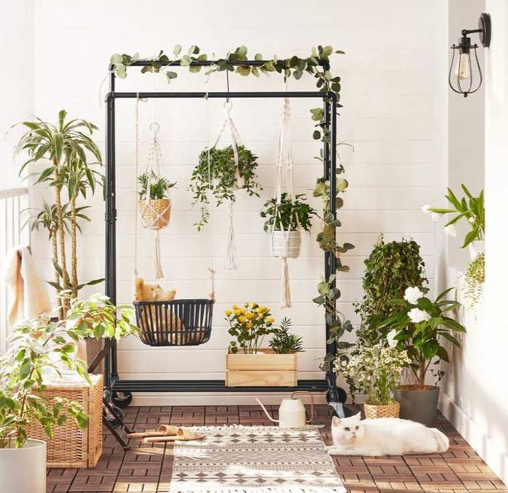 Podwójny wieszak na ubrania na kółkach