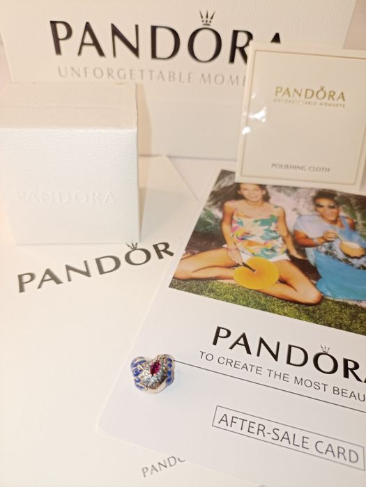 Намистина "Серце, що світиться в темряві" Дивні Дива. Stranger things