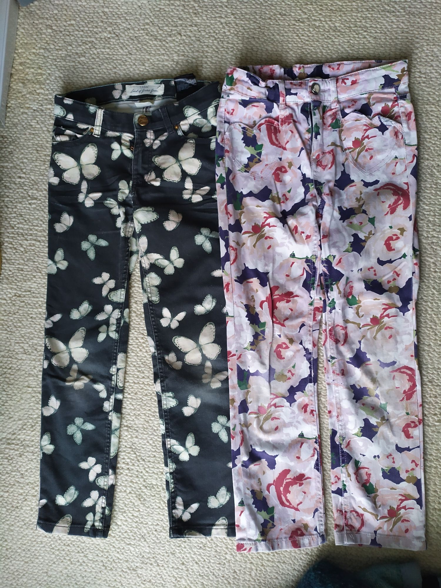 2 pary spodni 122 H&M jeansy kolorowe motyle kwiaty