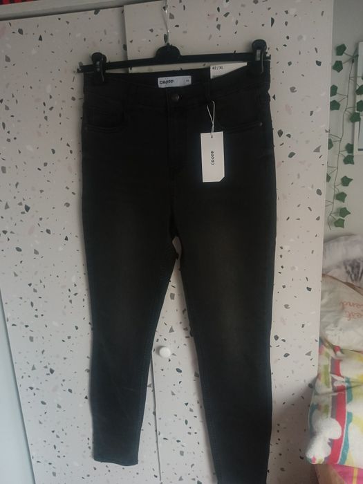 Nowe spodnie jeansy skinny czarne unisex.