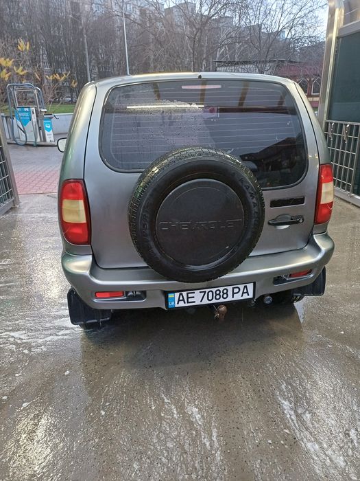 Подам авто ніва шевроле