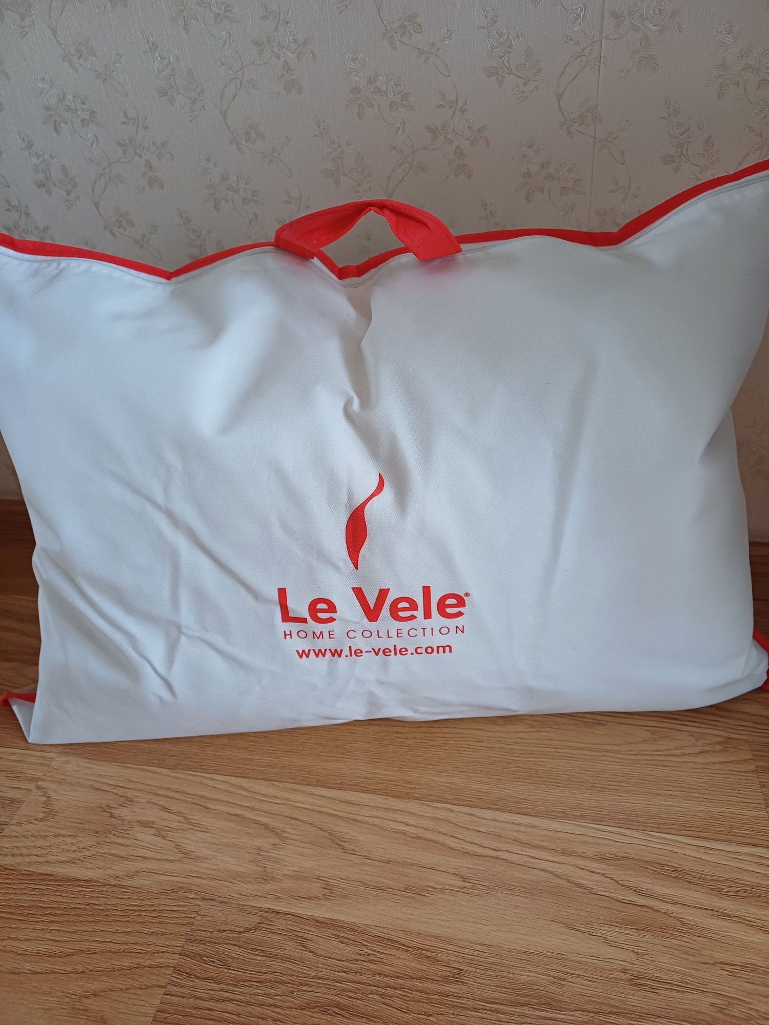 Подушка  перова ТМ  Le Vele нова.