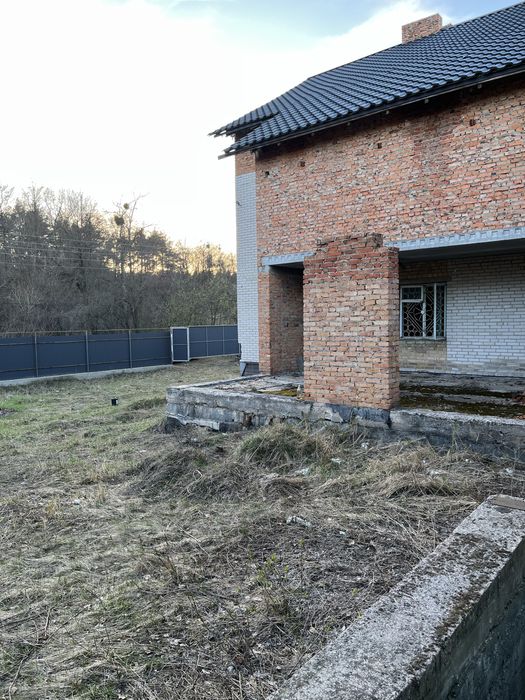 Недобудова в 1000 кв.м на ділянці 40 соток