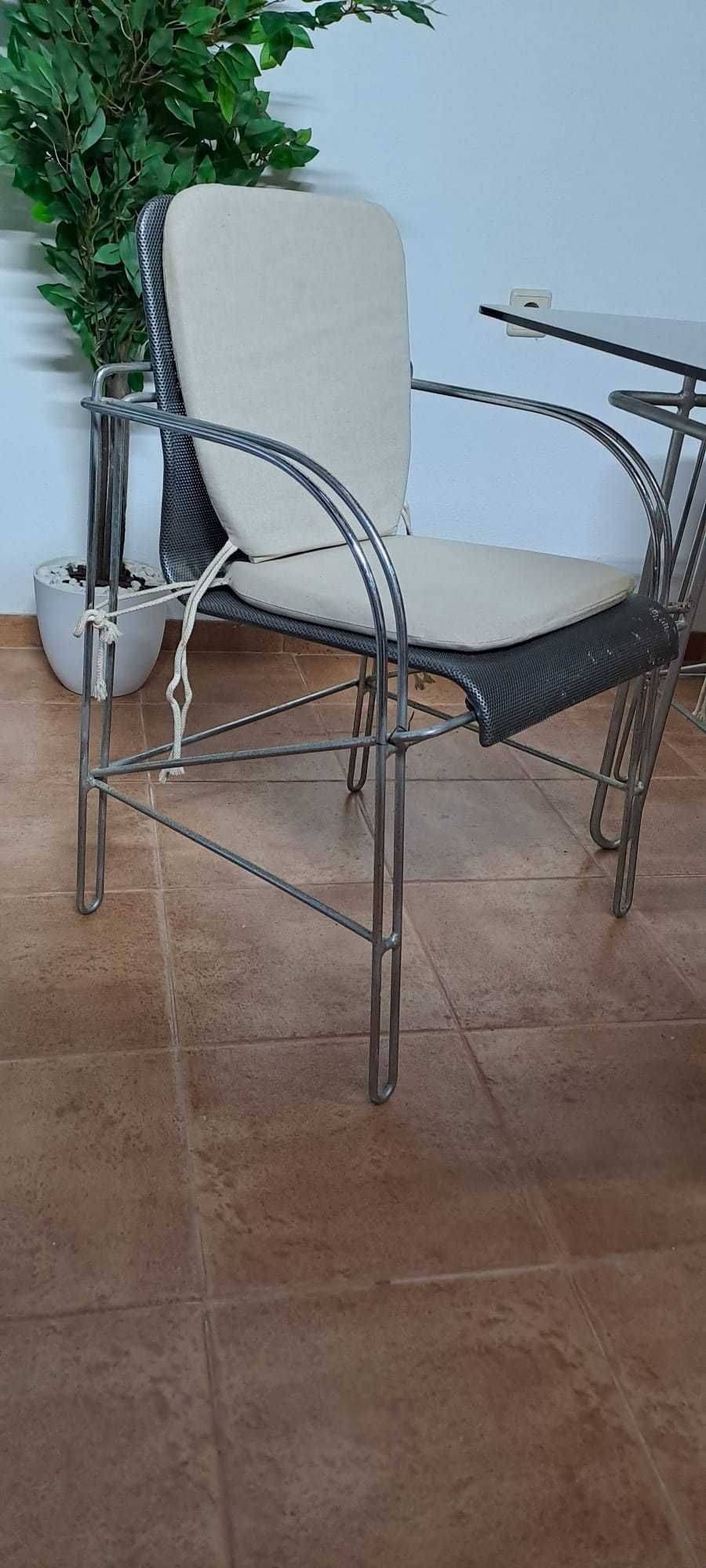 Mesa de jantar + mesa de apoio com tampo em vidro + 14 cadeiras