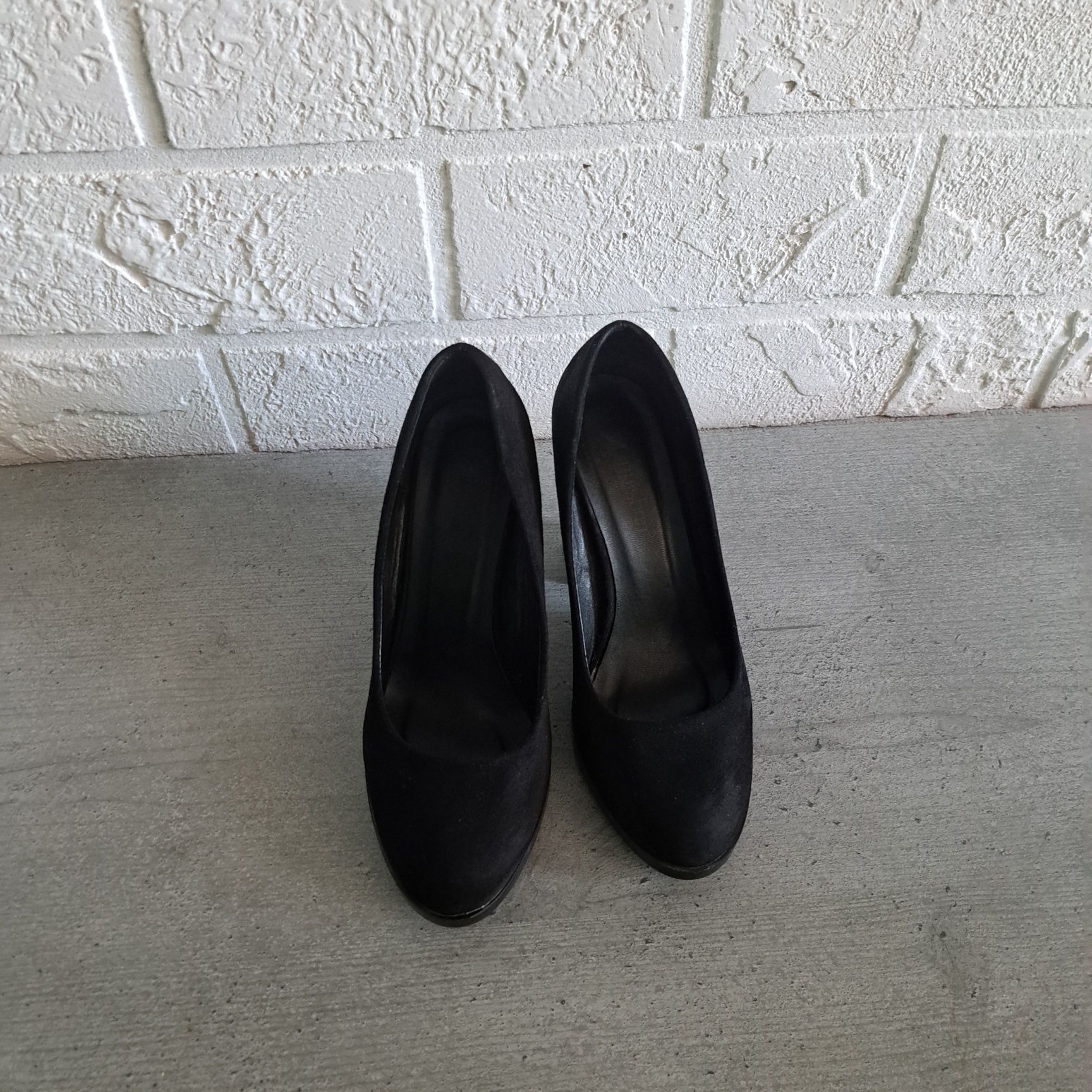 Туфлі чорні під замшу в чудовому стані 37 розмір