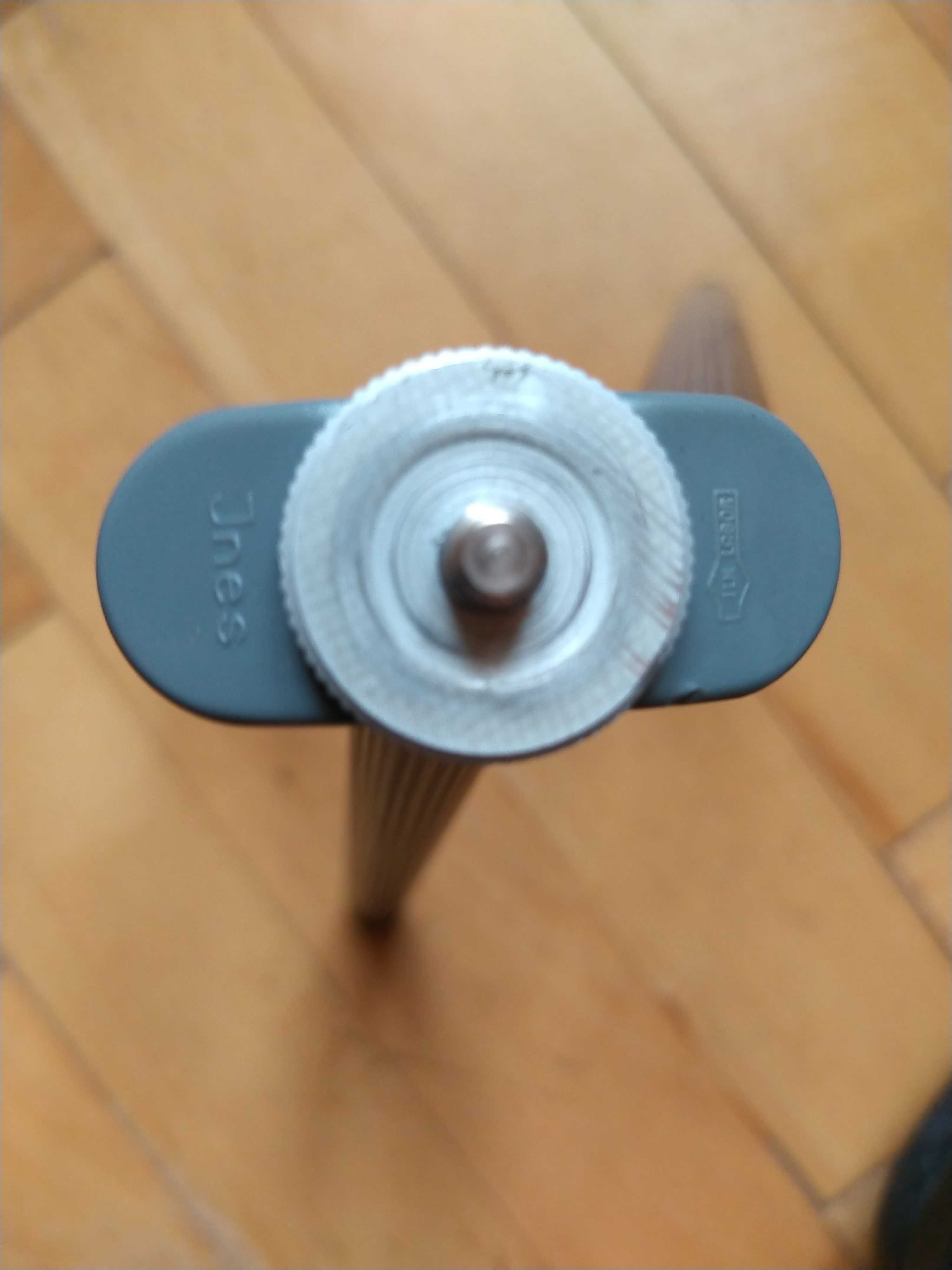 Stary statyw fotograficzny Zeppelin oraz plus - gratis -statyw czeski.