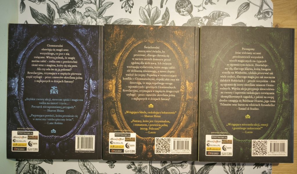 Trylogia Alison Sinclair: Ciemnorodni, Światłorodni, Cieniorodni