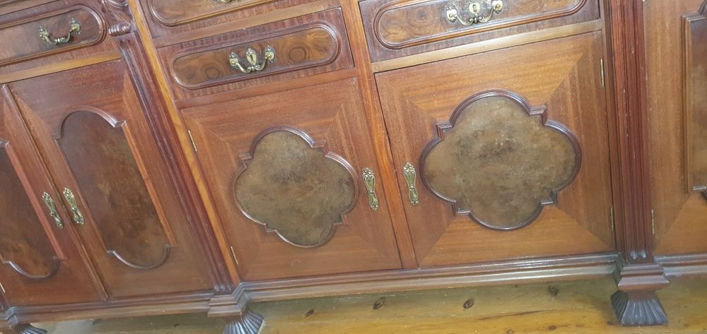 Cristaleira e aparador