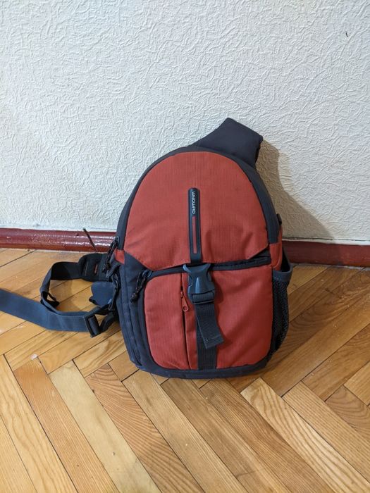 Nikon D3100 з штативом та об'єктивом