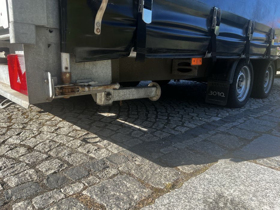 Przyczepa plandeka laweta