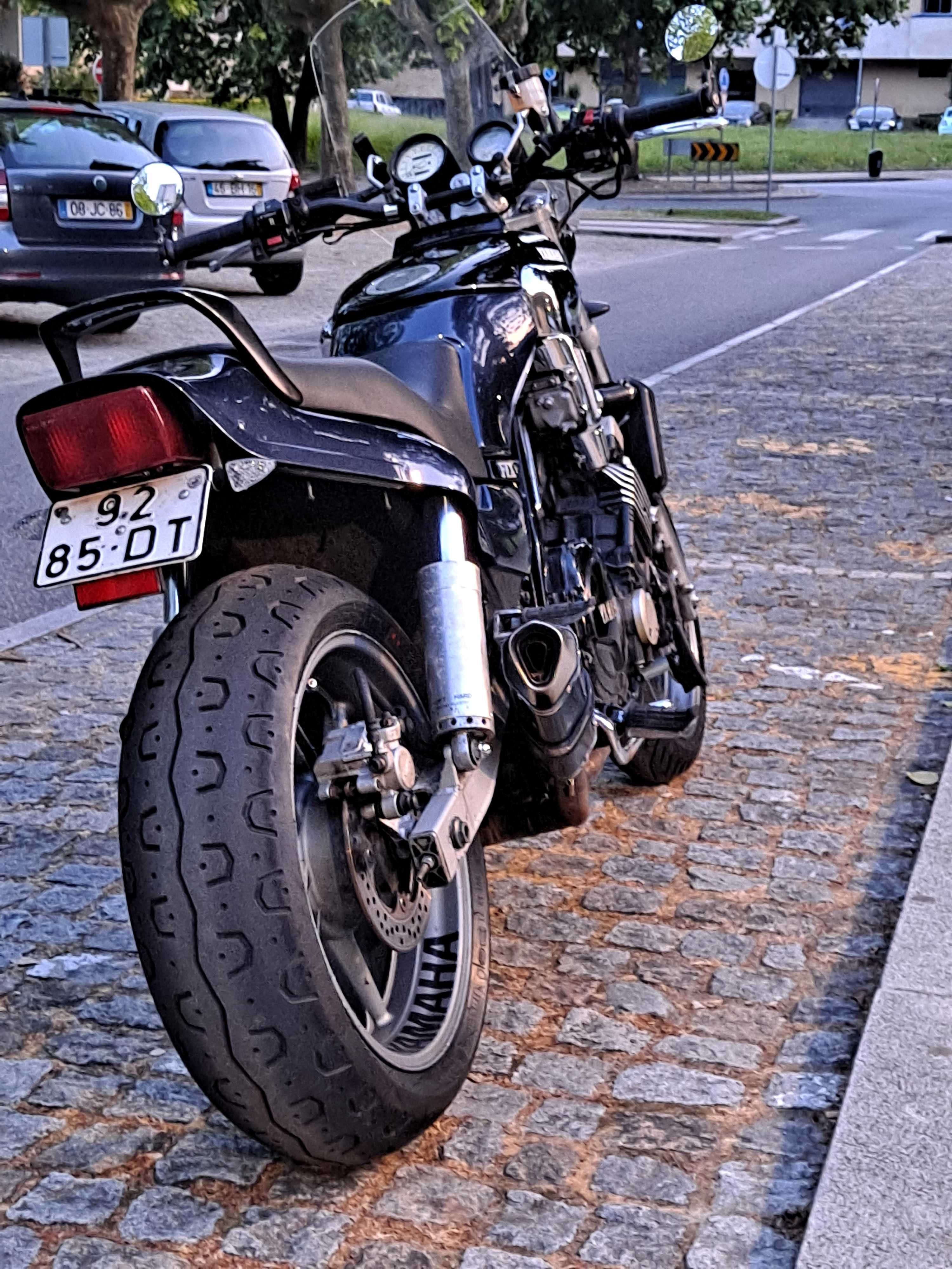 Yamaha FZX 750 - 95cv
