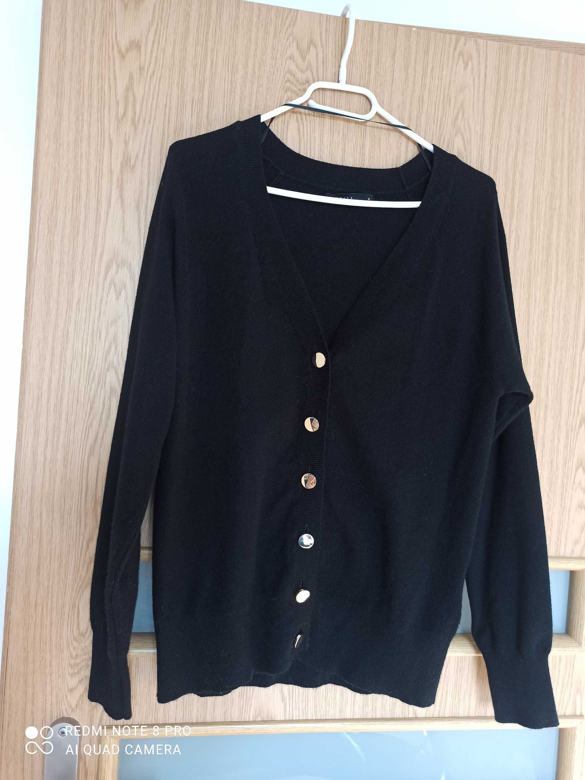 Czarny sweter Mohito