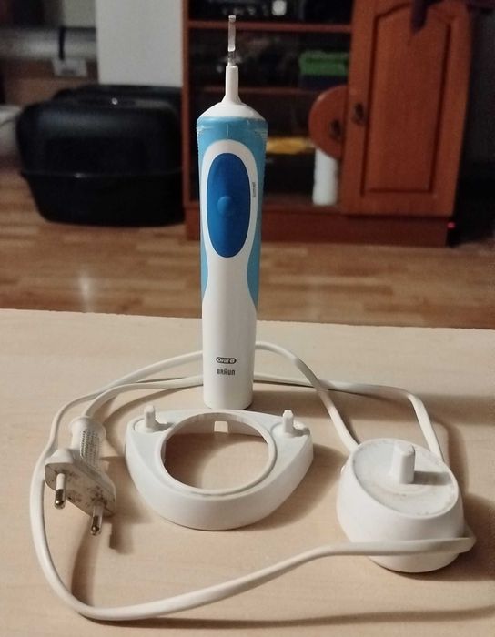 Szczoteczka elektryczna Oral-B - podstawka na dwie końcówki GRATIS!