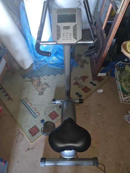Rower stacjonarny regulowany elektrycznie