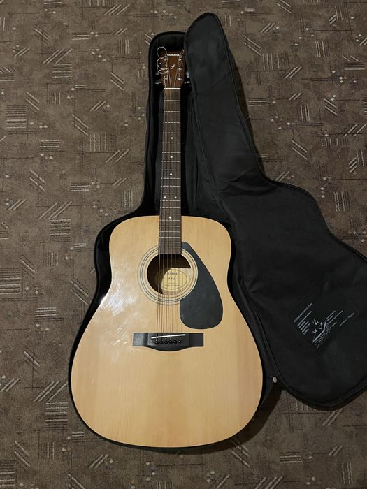 Guitar Yamaha f-310