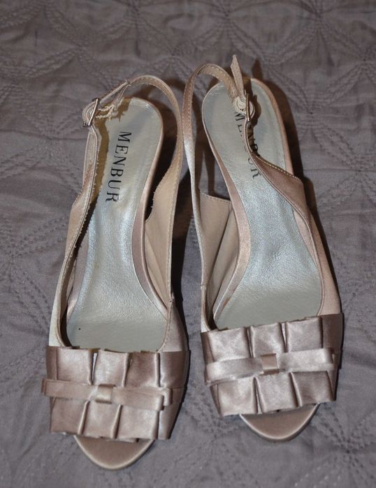 Półbuty satynowe na obcasie Menbur rozmiar 37