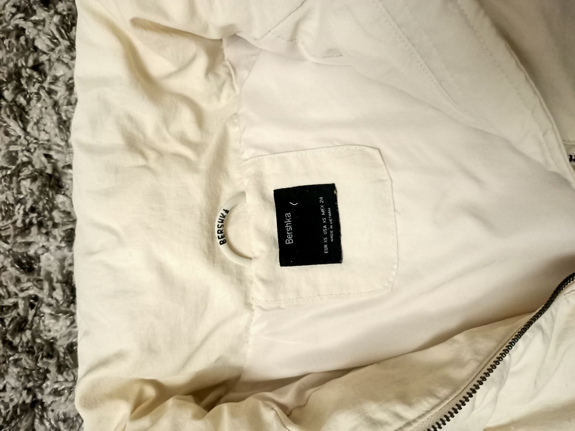 Продам пуховік BERSHKA б/у підлітковий xs