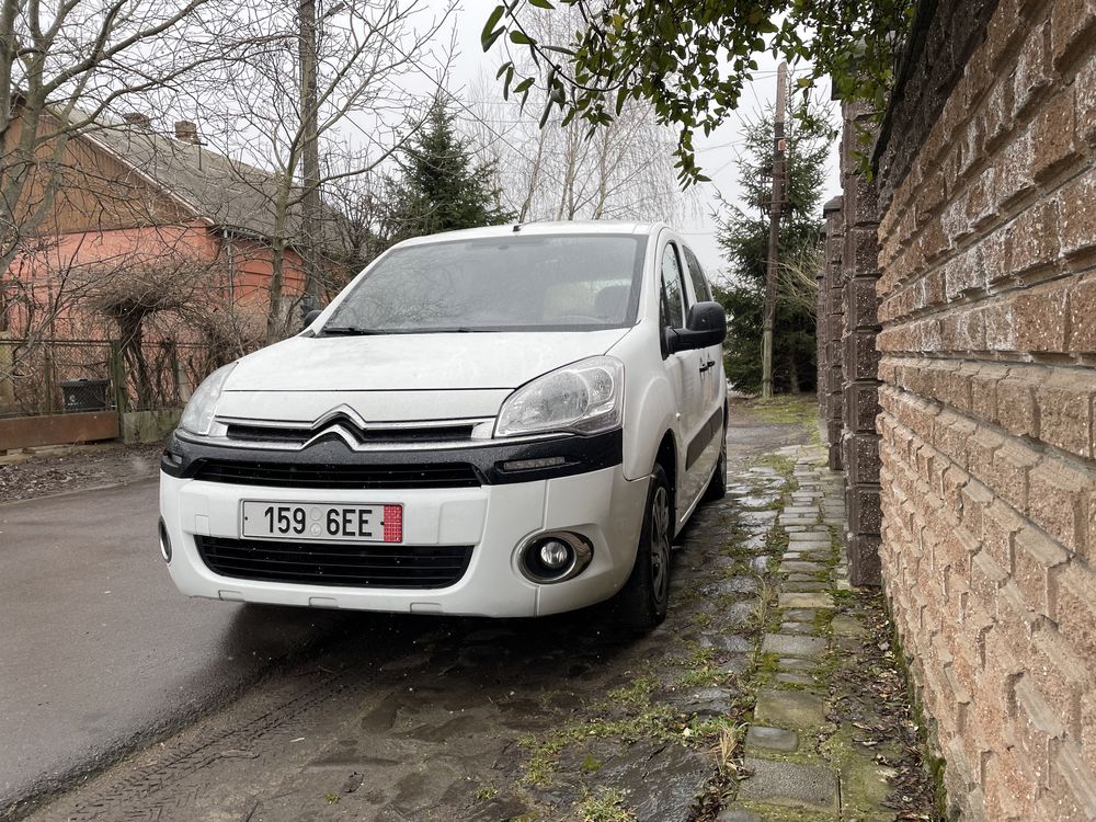 Citroen Berlingo 2012 року випуску пасажир