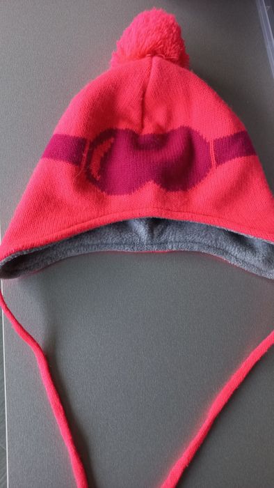 Шапка на дівчинку до 7 років