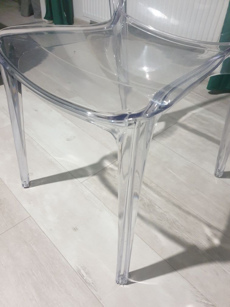 Krzesło plastikowe przeźroczyste