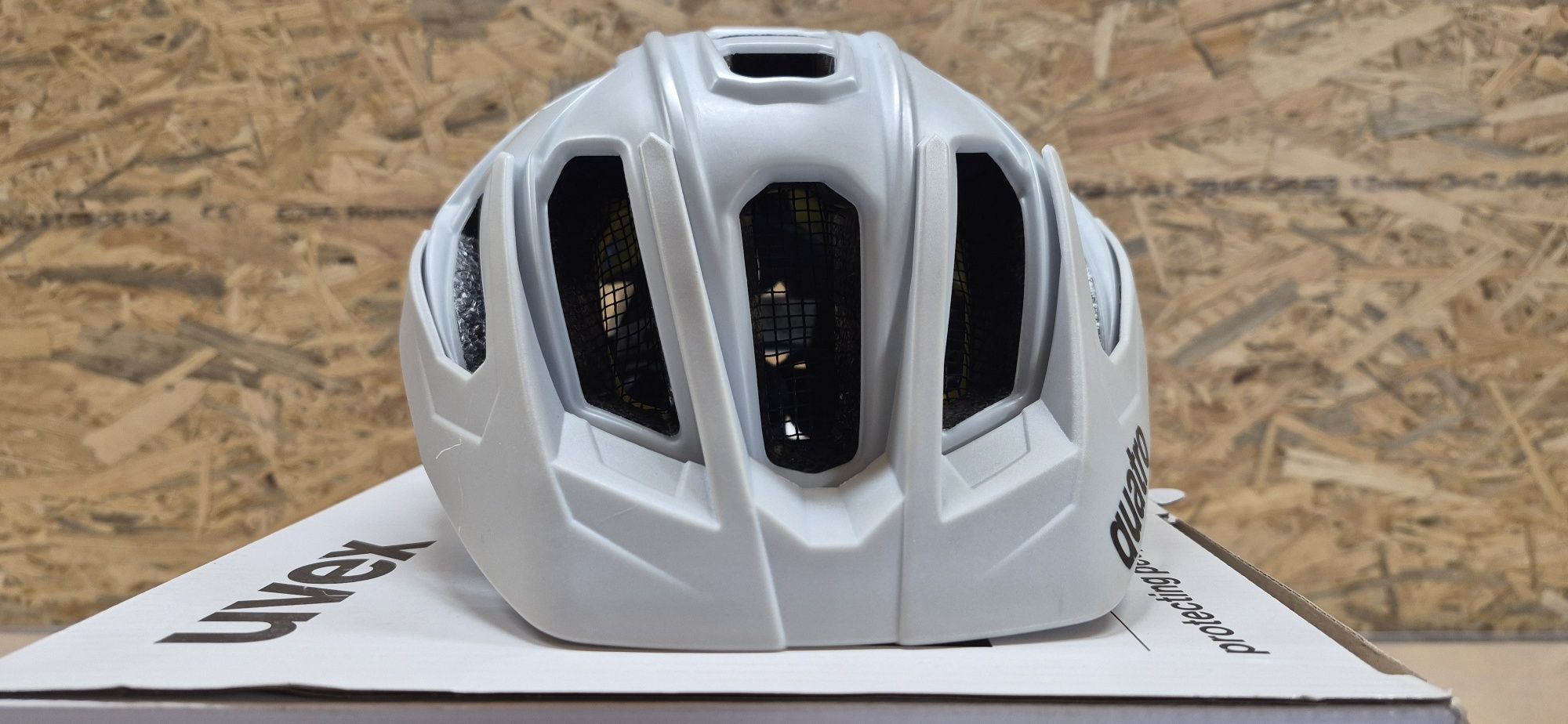 Kask Uvex Quatro cc Mips. Rozmiar 52-57cm.