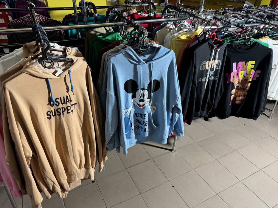 Продаж оптом по дуже низьким цінам одягу/взуття жіноче