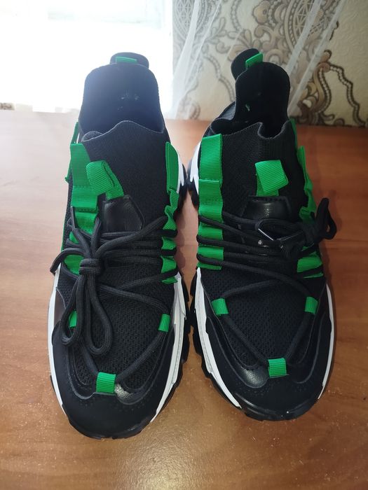 Кросівки жіночі 39