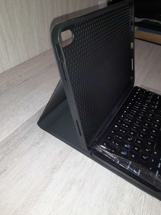 Etui ochronne do iPada 10,2" 7/8 i 9 gen z klawiaturą Bluetooth