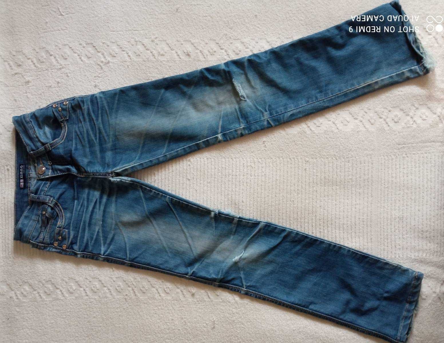 Продам синие рваные джинсы на девочку, р.146