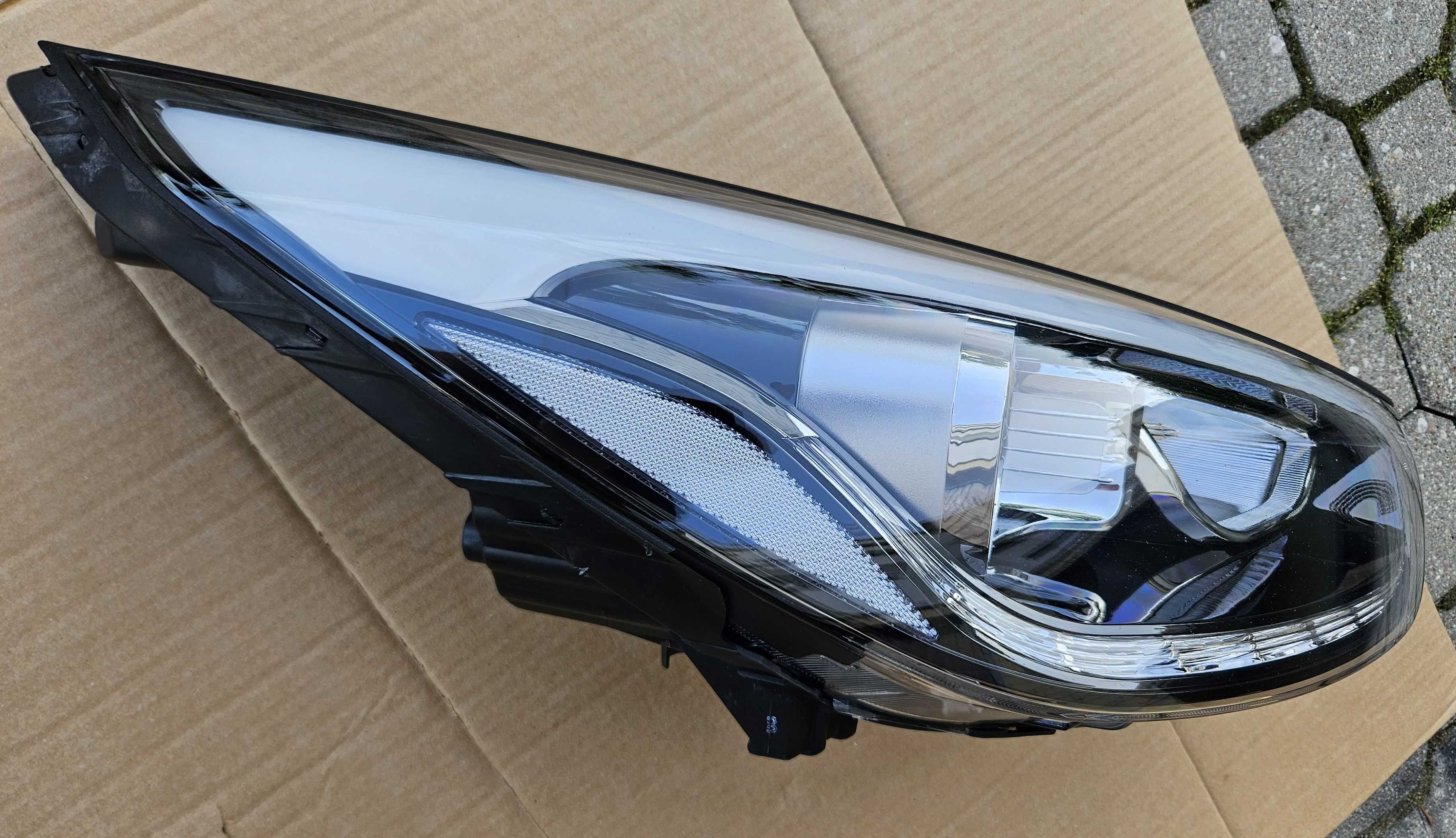 Reflektor prawy Hyundai IX35 lift 2013->