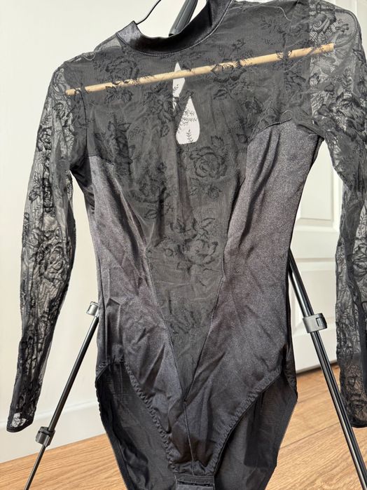 Koronkowe body z wycieciami elastyczne premium