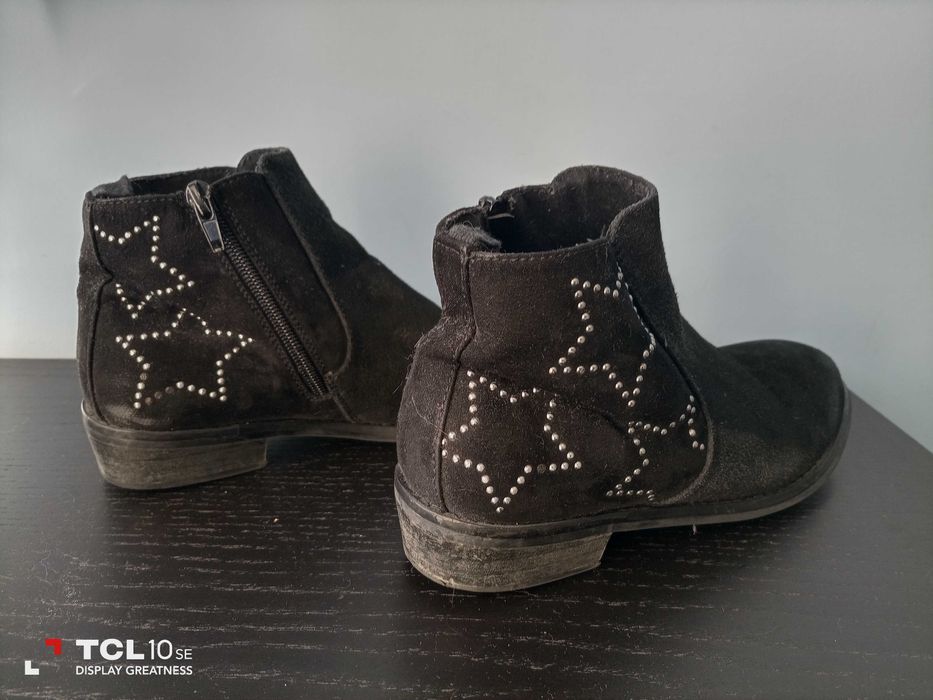 Botins pretos tipo camurça