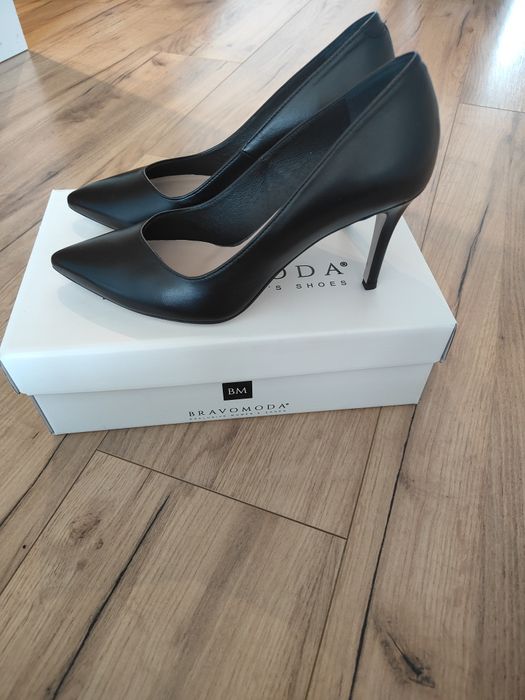 Szpilki Bravomoda r. 38