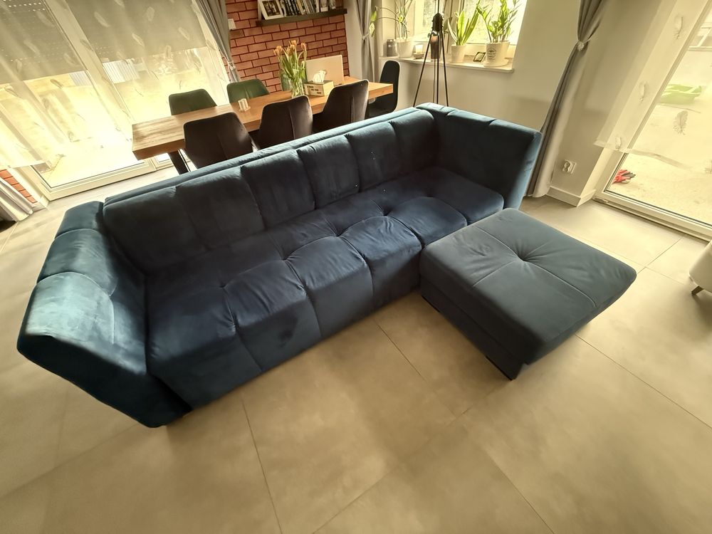Sweet Sit Granatowa sofa welurowa z funkcją spania i pojemnikiem.