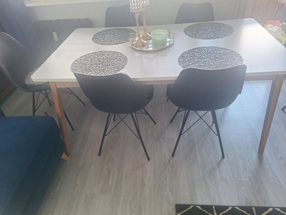 Duży stół do salonu rozkładany