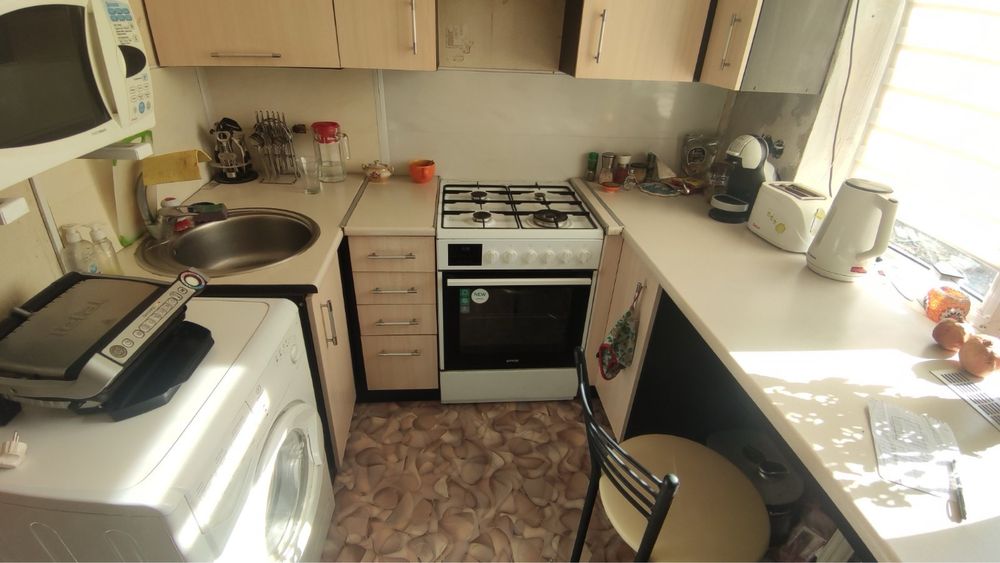 Кухня б/у вместе с мойкой