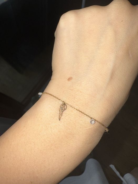 Złota bransoletka celebrytka 333 skrzydełka z białym kryształem