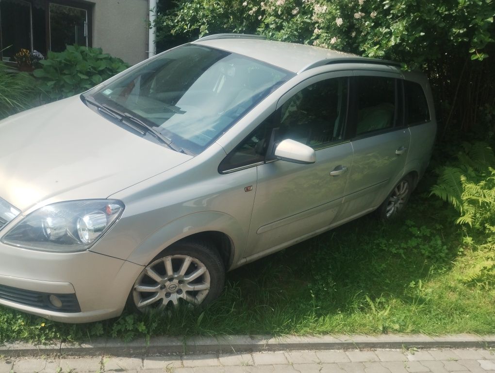 Opel Zafira siedmioosobowy rok 2006